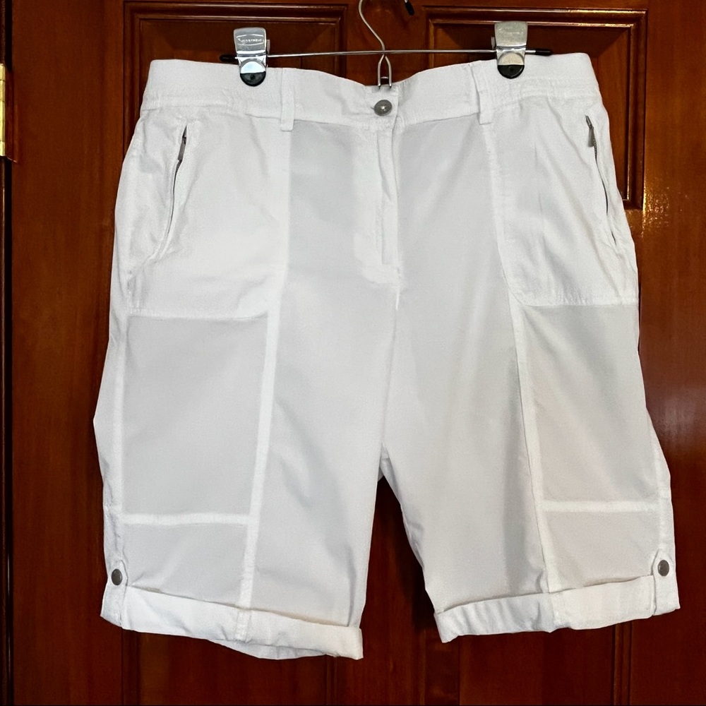 White cotton Chicos size 2.5 shorts